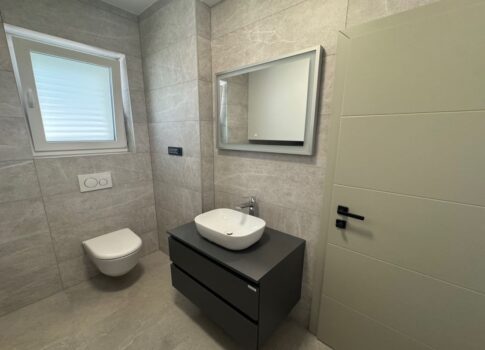 Exkluzív villa úszómedencével, csendes helyen